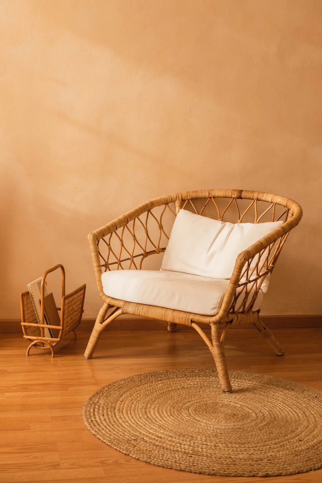 Rotan stoel in warme ruimte